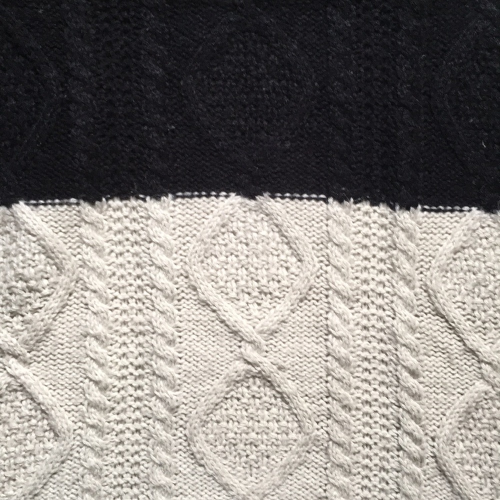 Black and white color block cable knit sweater - Picture 2 of 3